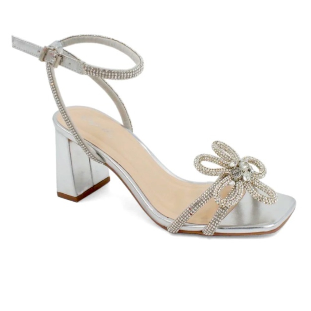 NEW Qupid Kerstin Heels, Silver, size 6